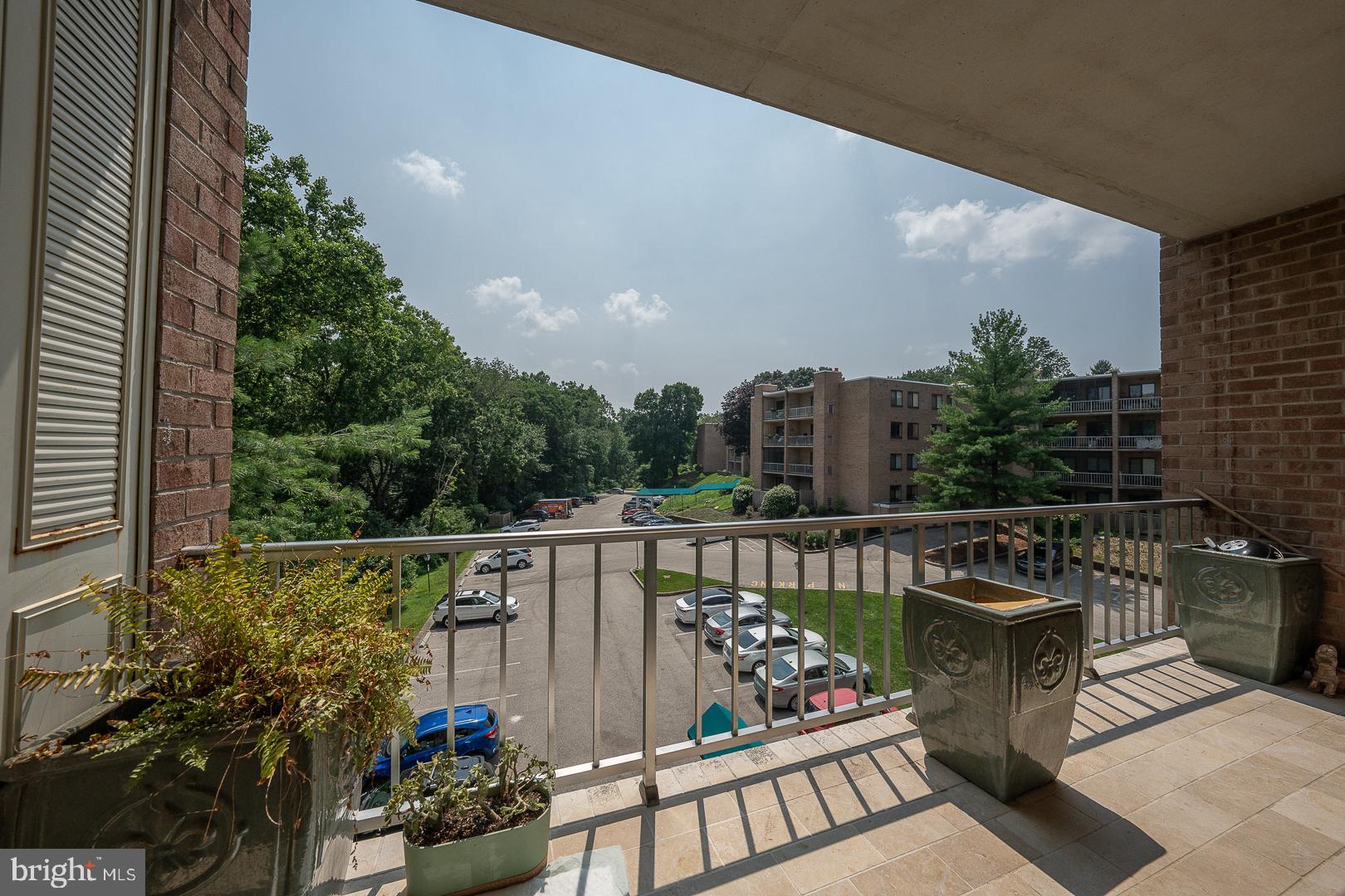 1655 Oakwood Dr #N402