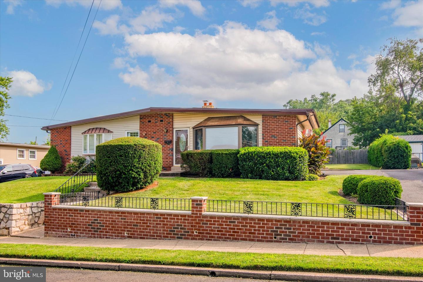2615 Miriam Ave