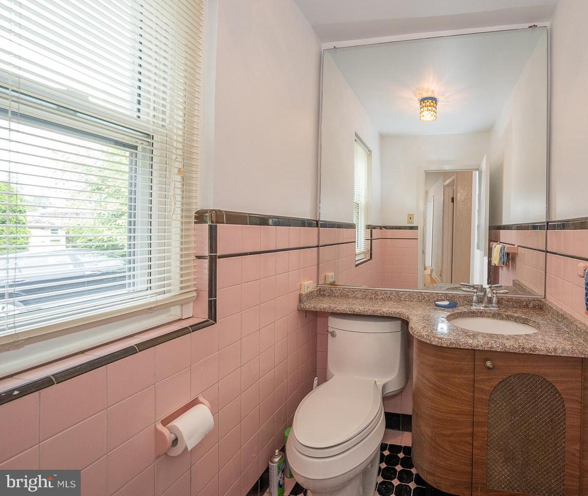623 Greythorne Rd