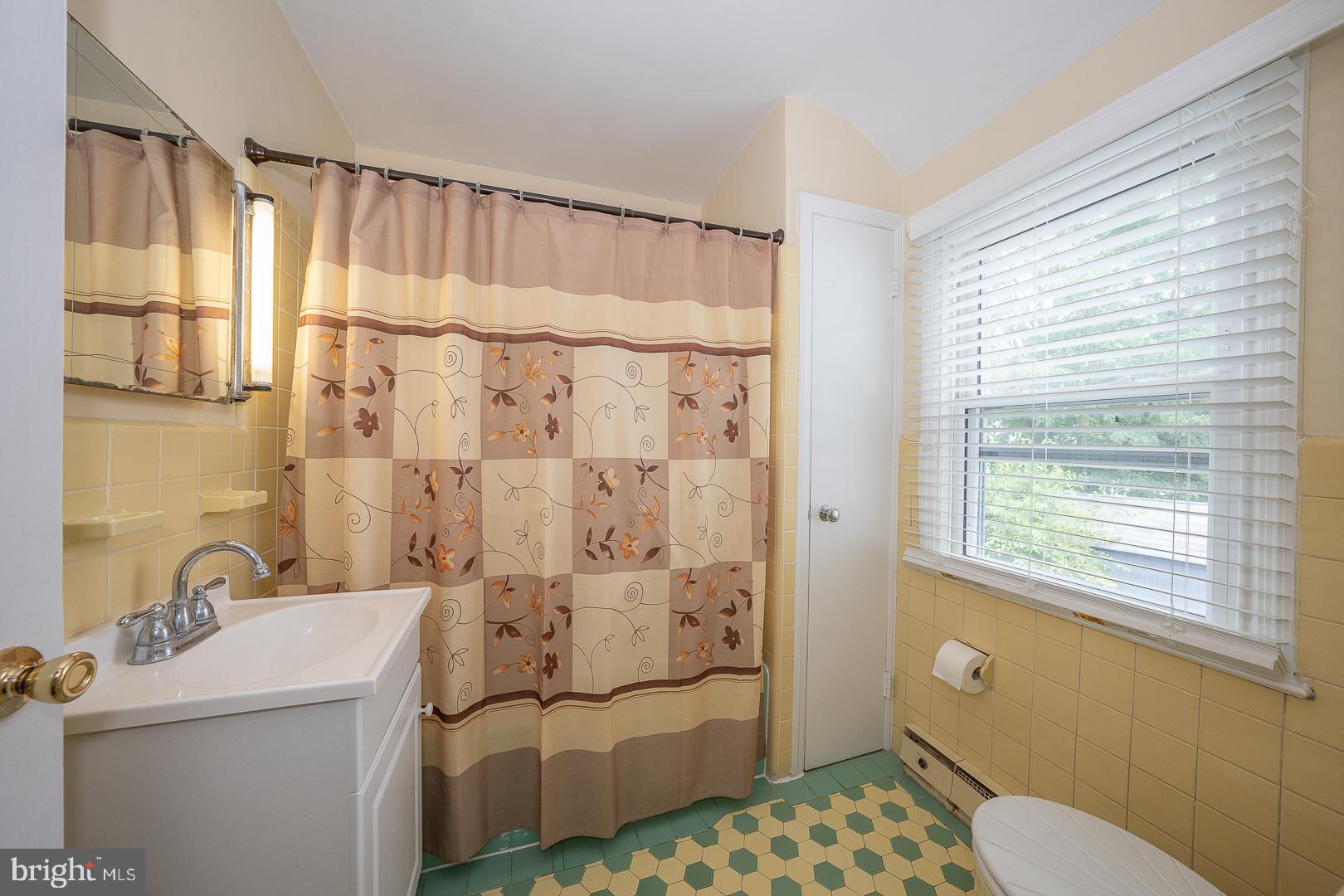 623 Greythorne Rd