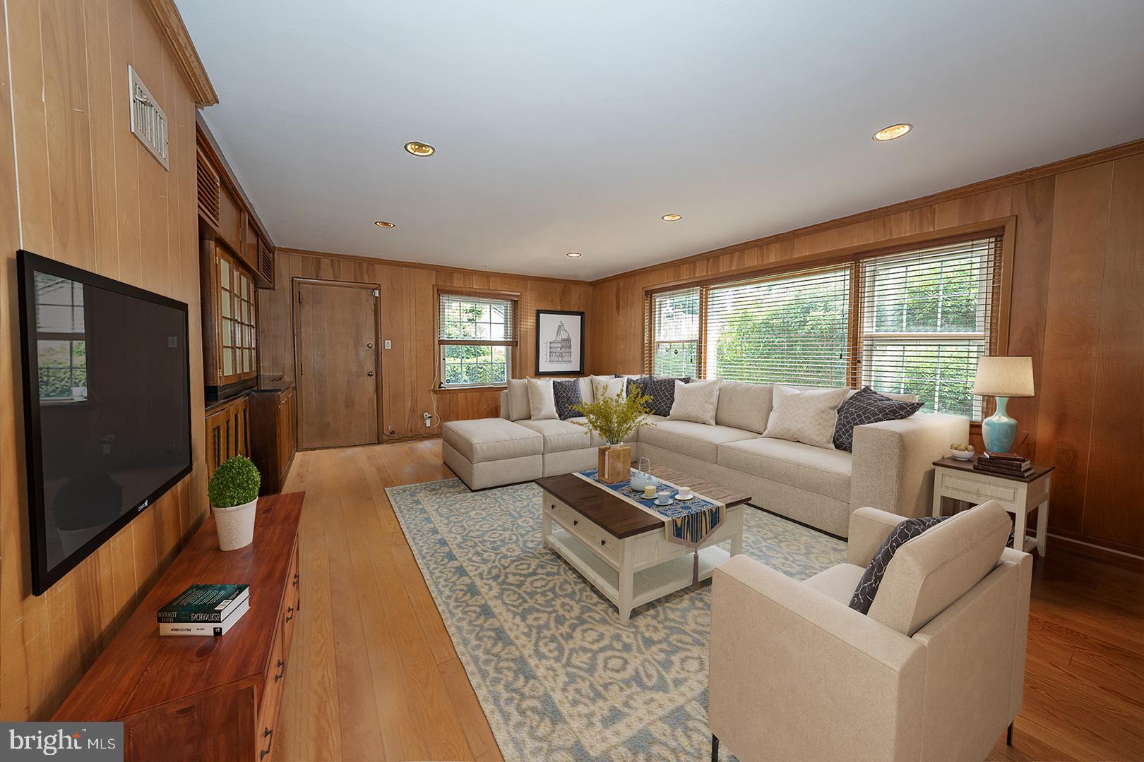 623 Greythorne Rd