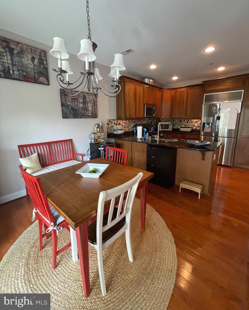202 Cobblestone Dr