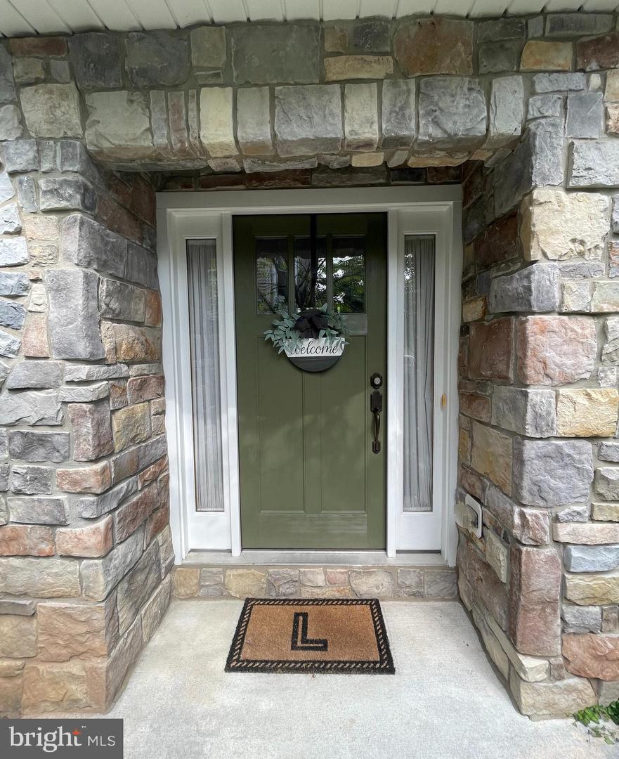 202 Cobblestone Dr