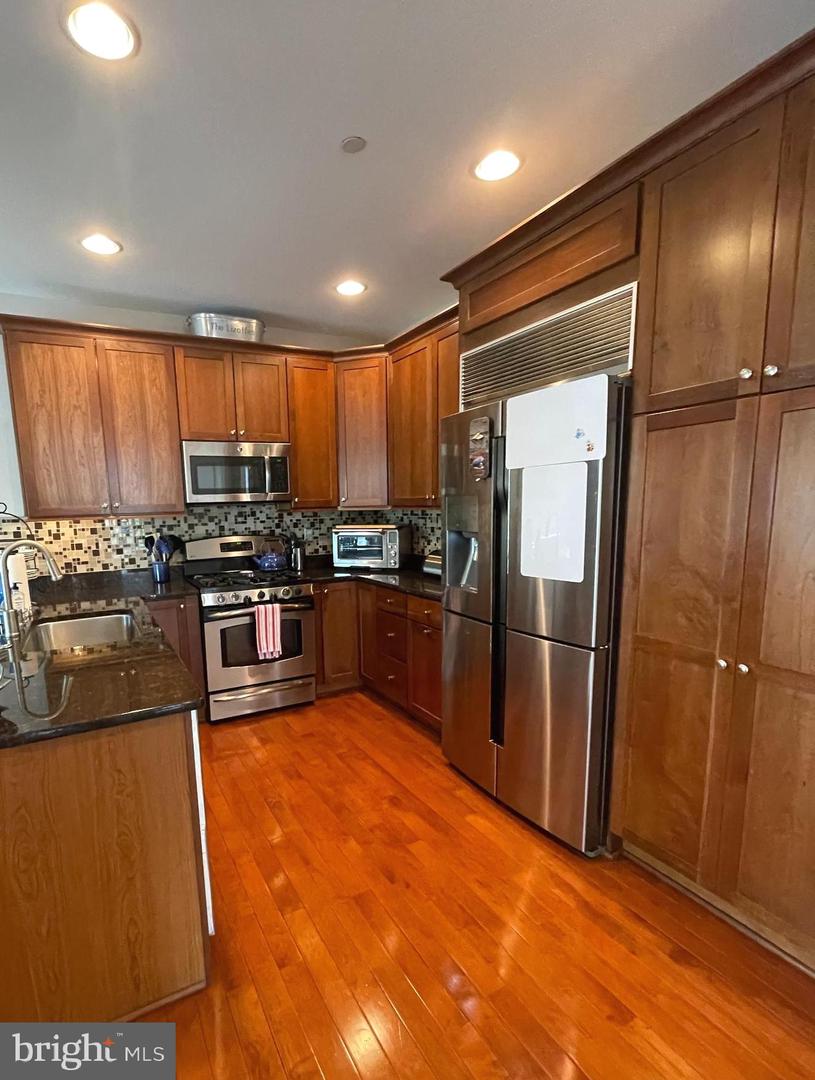 202 Cobblestone Dr
