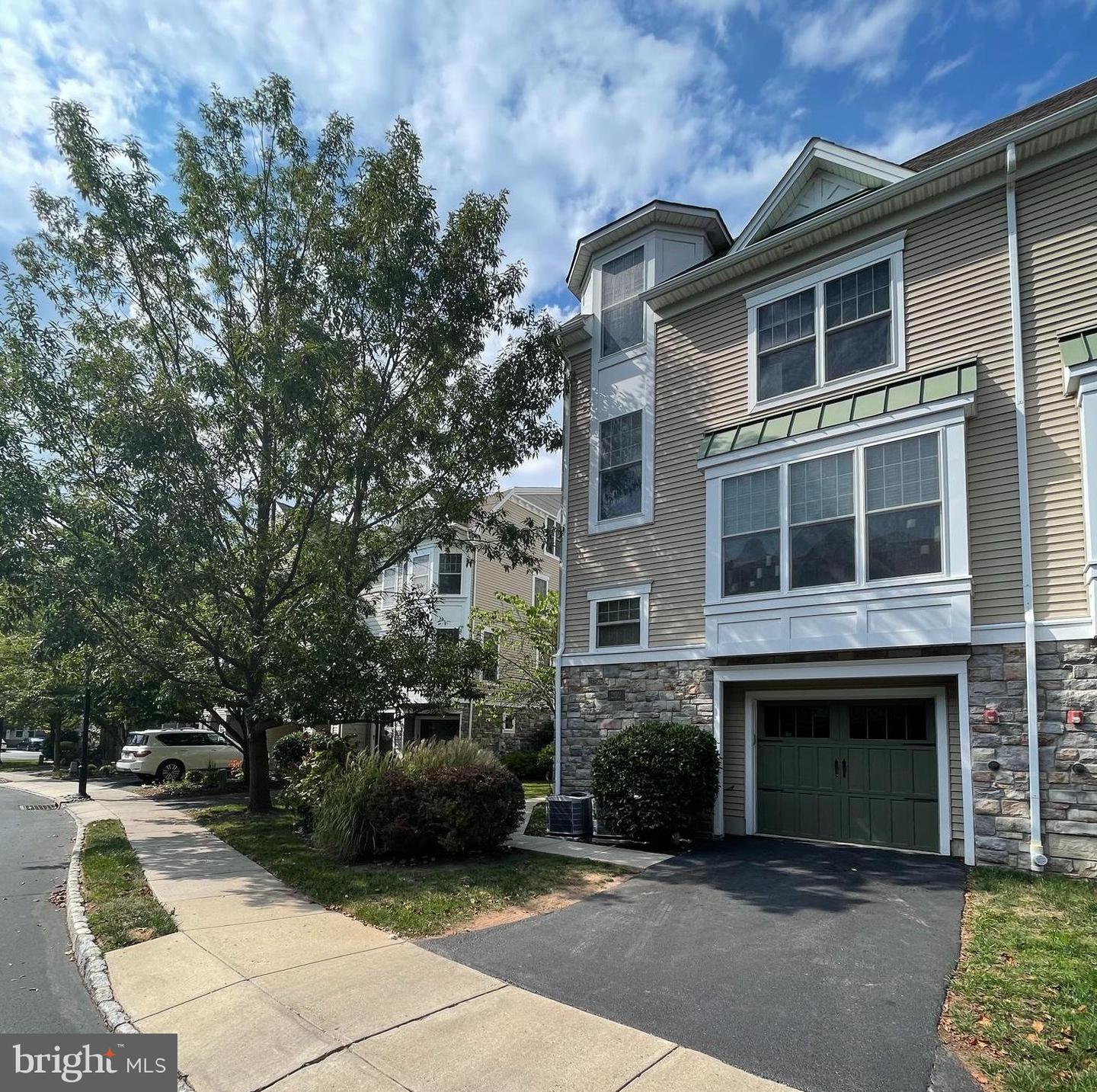 202 Cobblestone Dr