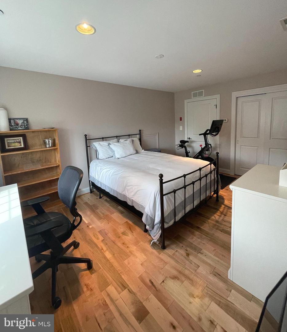 202 Cobblestone Dr