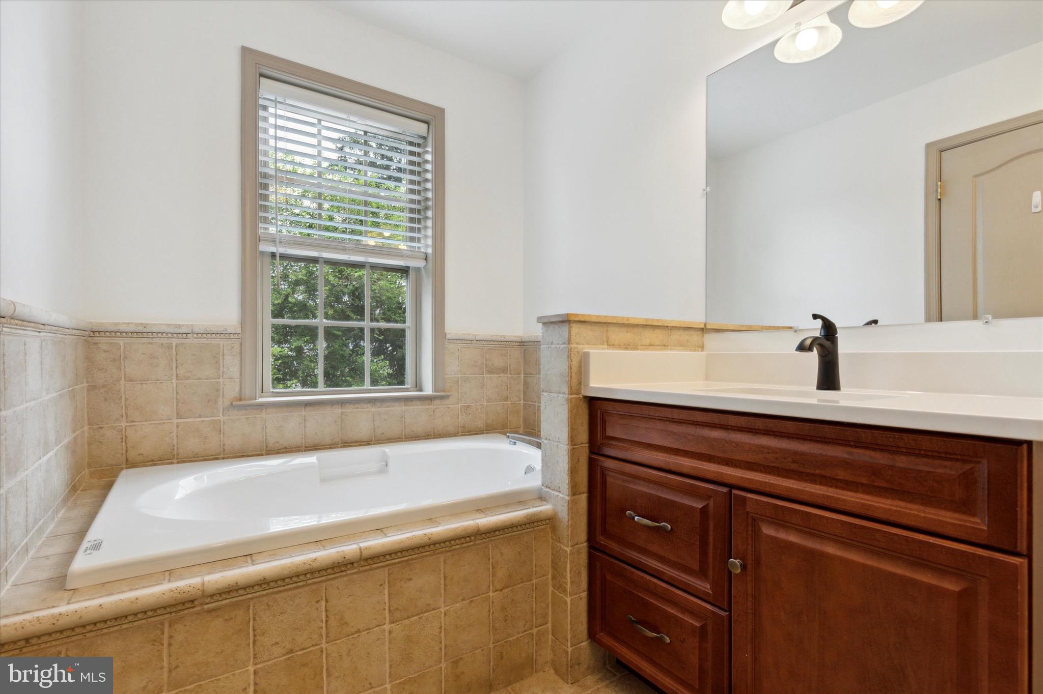 510 E Hector St
