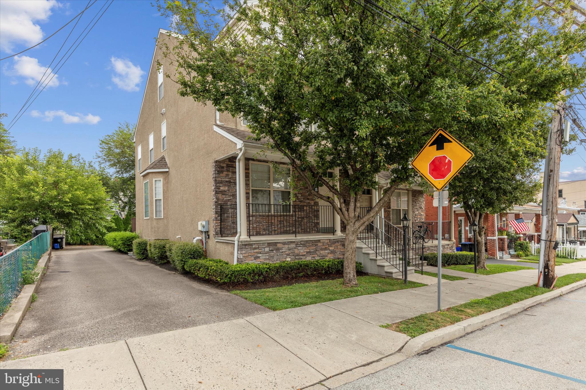 510 E Hector St