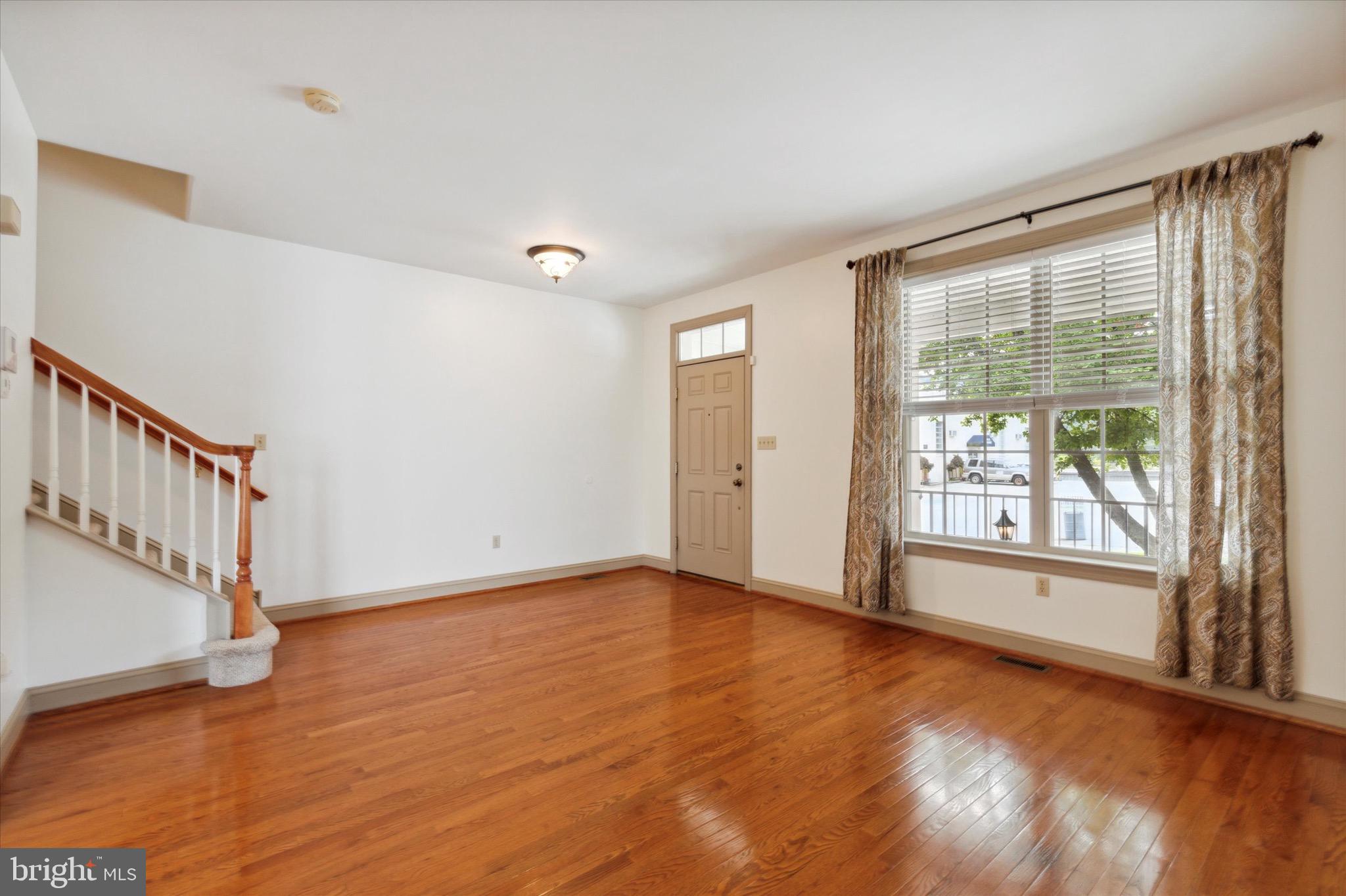 510 E Hector St