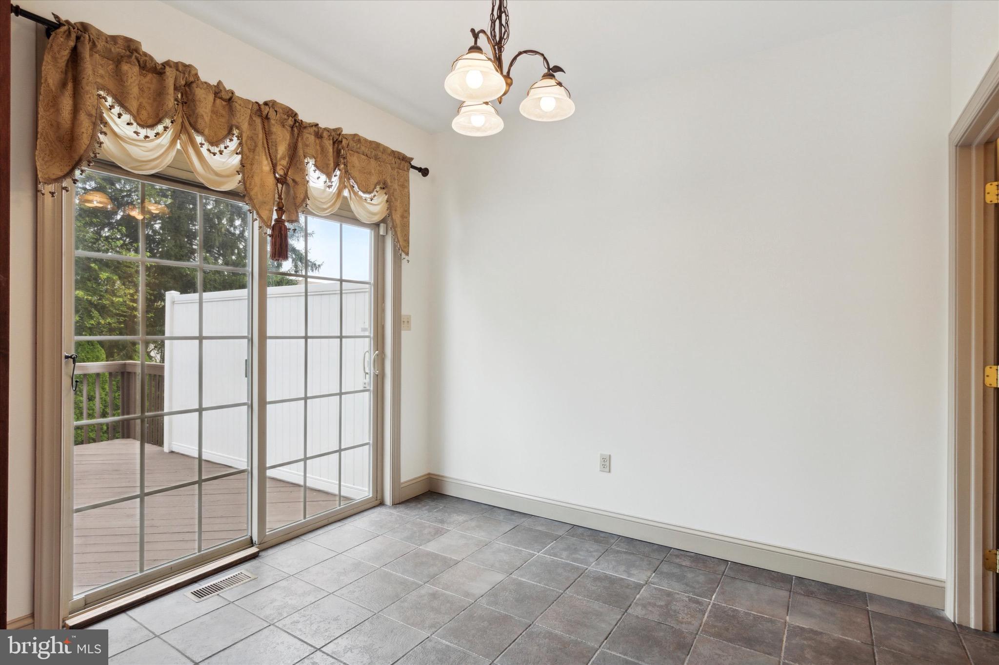510 E Hector St