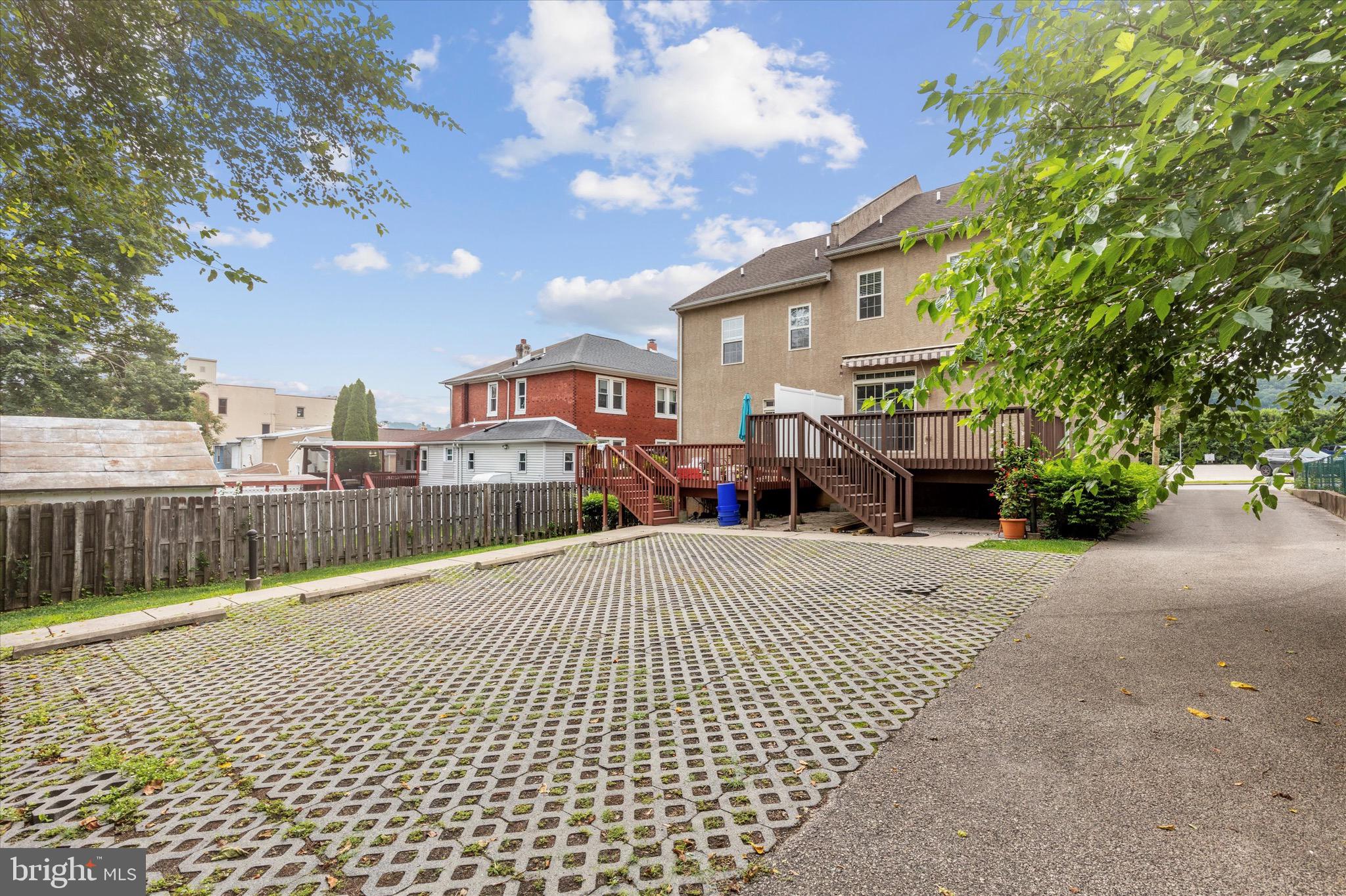 510 E Hector St