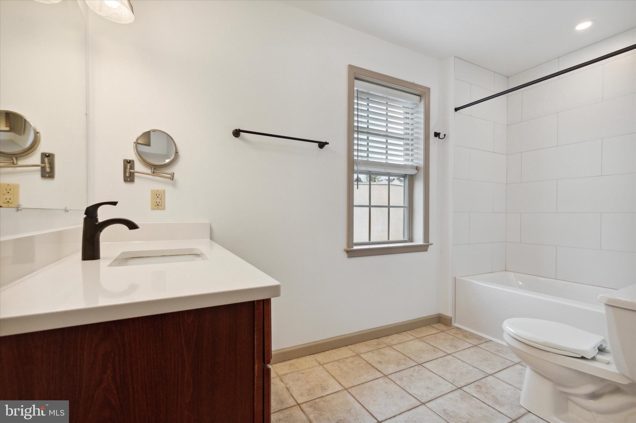 510 E Hector St