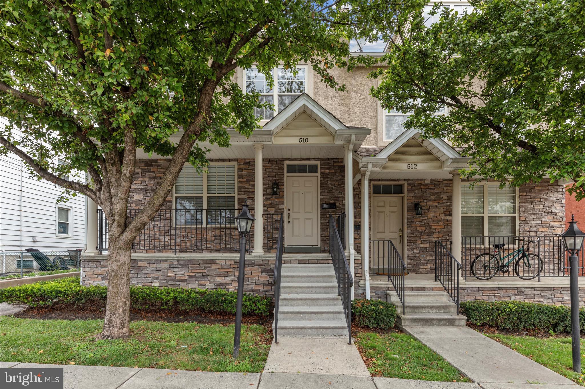 510 E Hector St