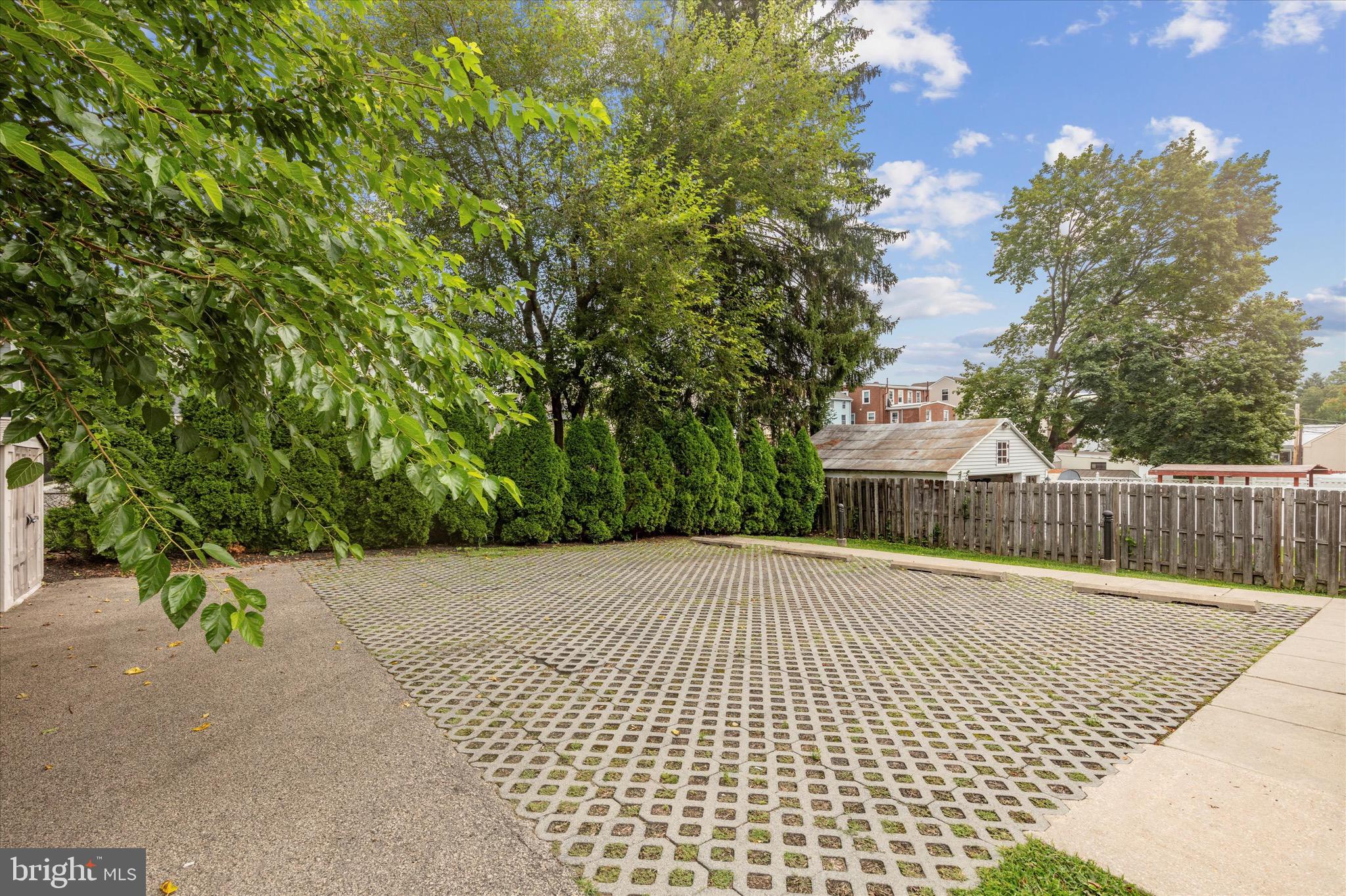 510 E Hector St