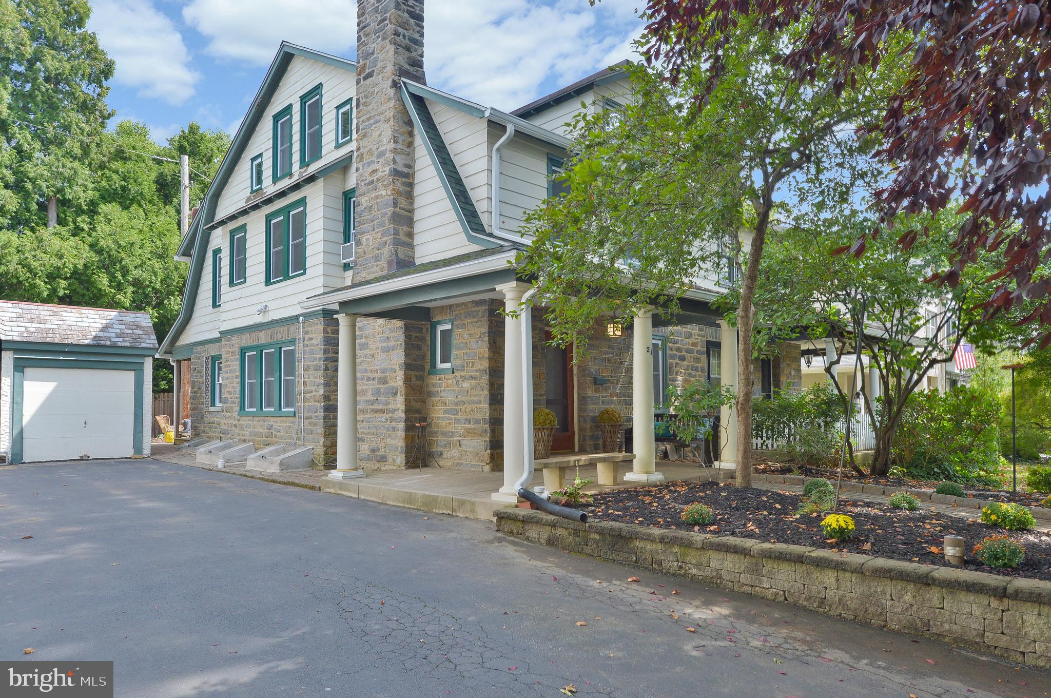 211 Lantwyn Ln