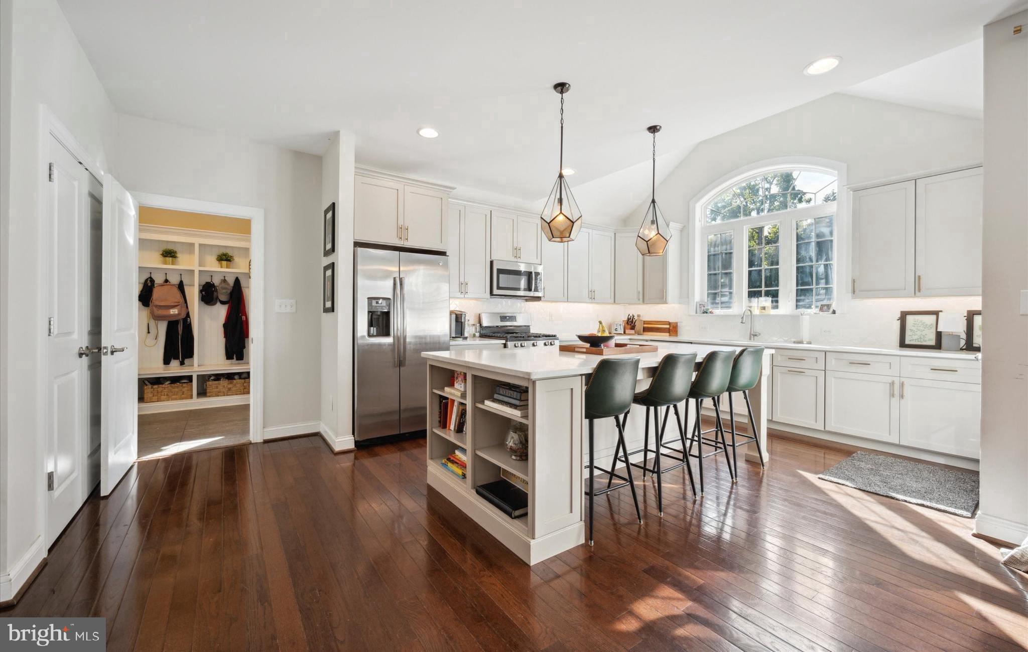 3802 Lucia Ln