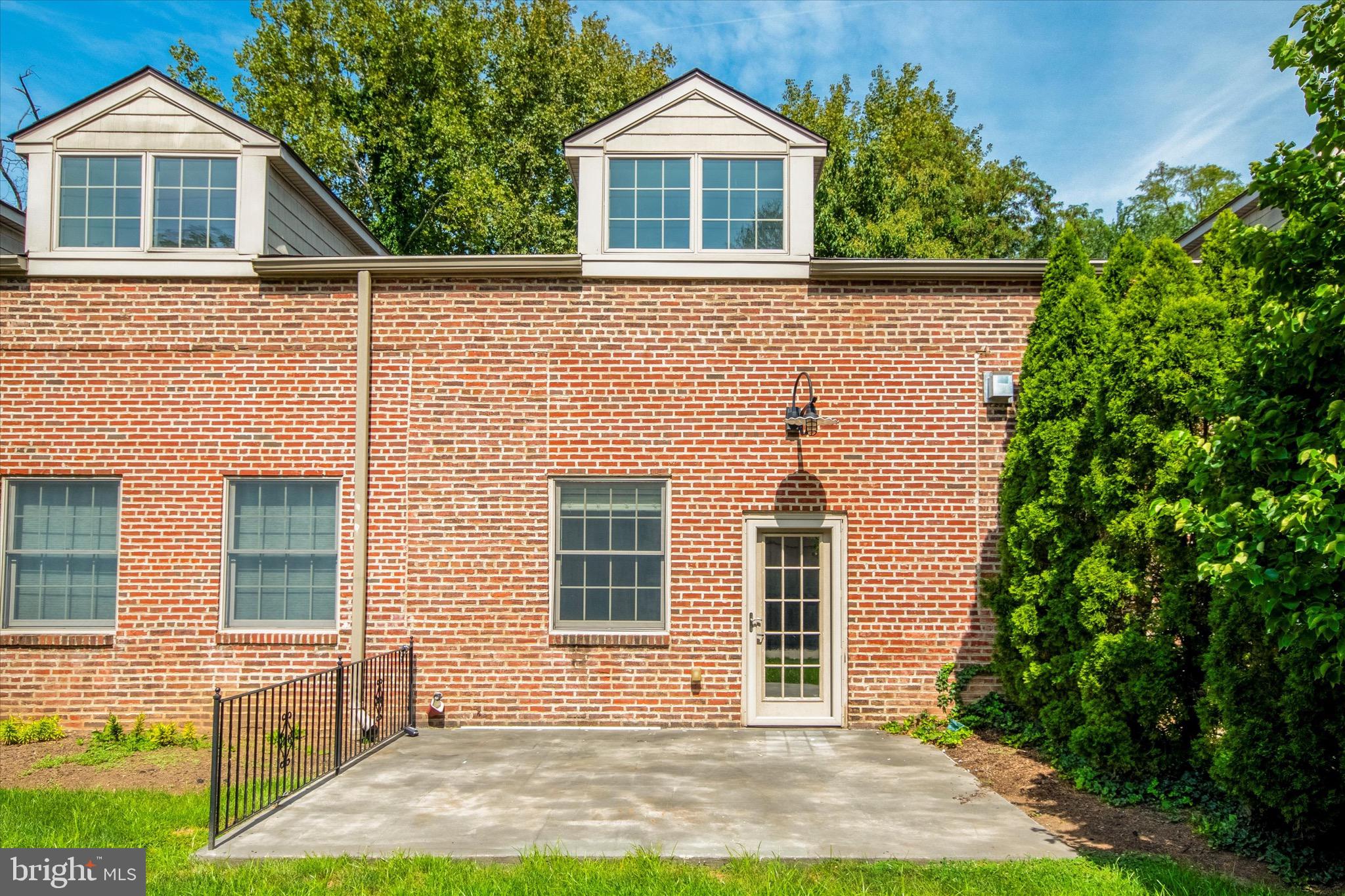 426 W Laurel Ave #8