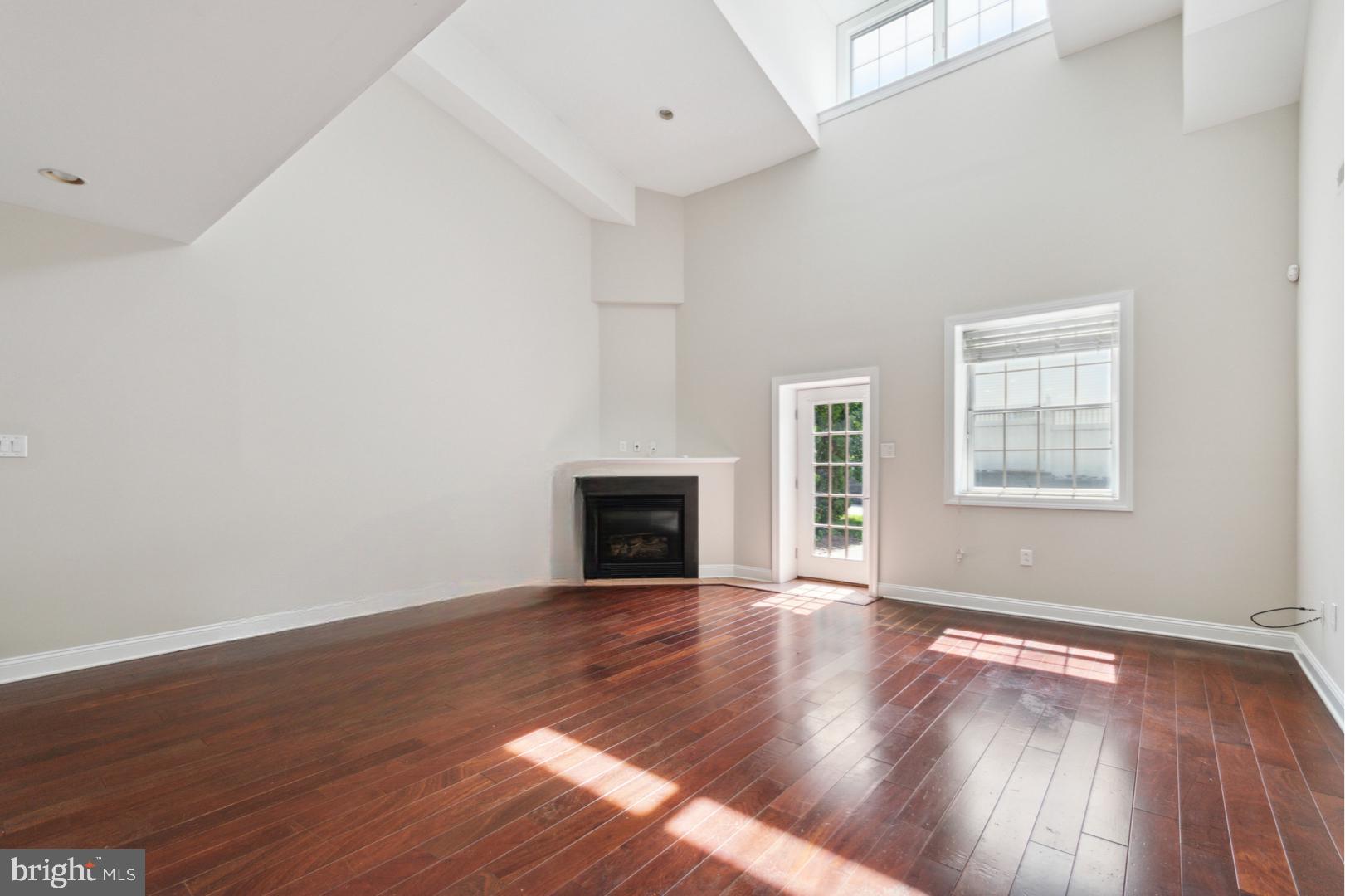 426 W Laurel Ave #8