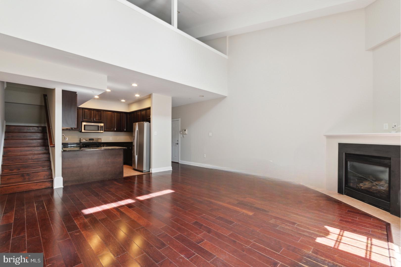 426 W Laurel Ave #8