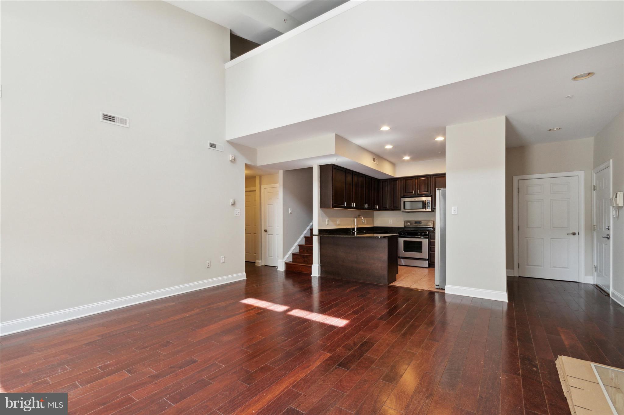 426 W Laurel Ave #8