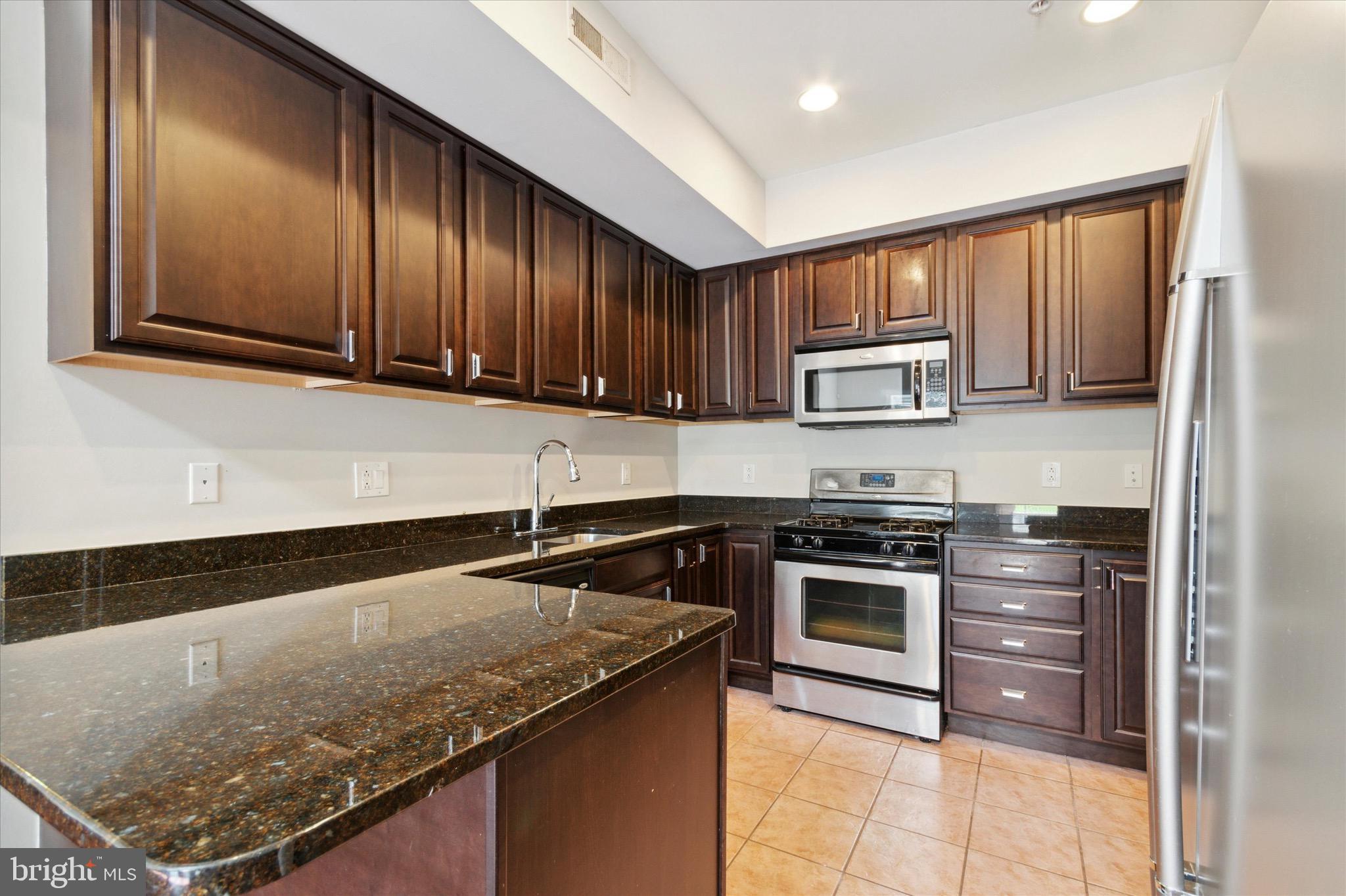 426 W Laurel Ave #8