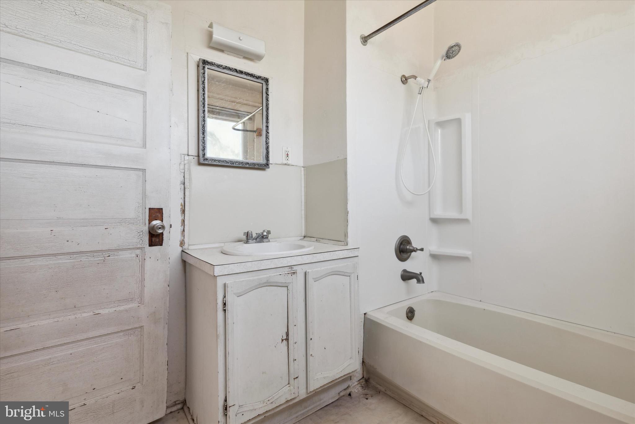 305 E 12th Ave