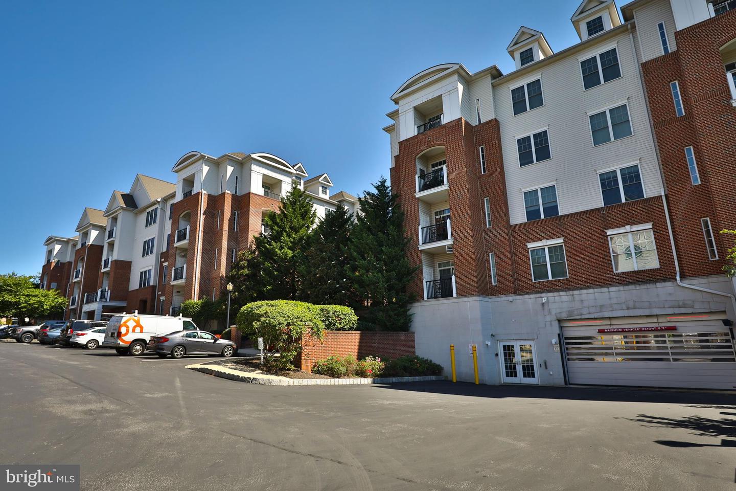 200 W Elm St #1203