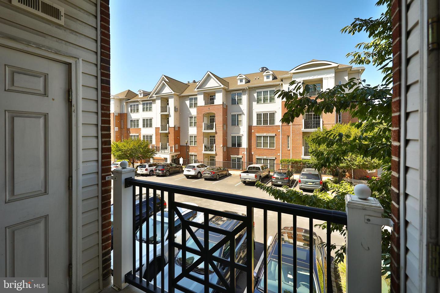 200 W Elm St #1203