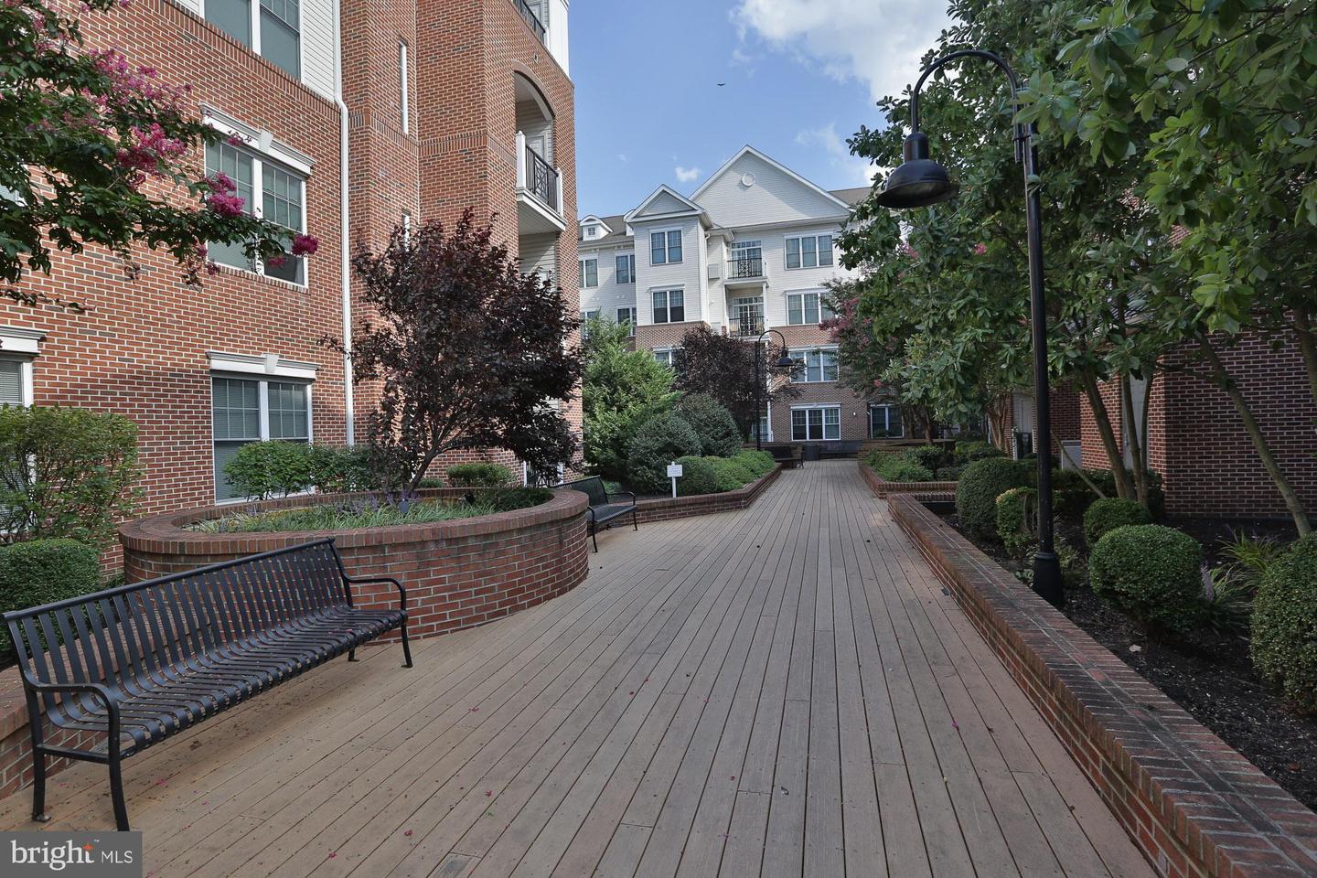 200 W Elm St #1203