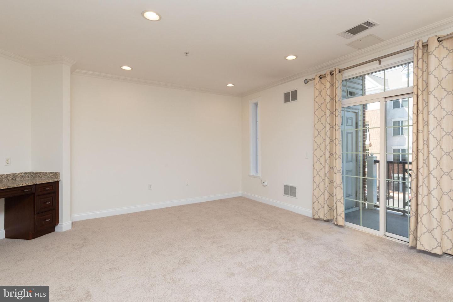 200 W Elm St #1203
