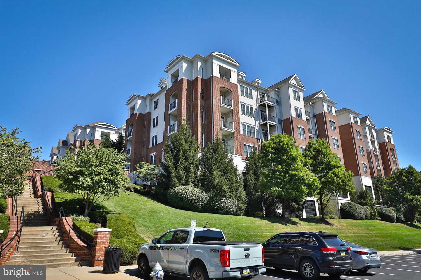 200 W Elm St #1203