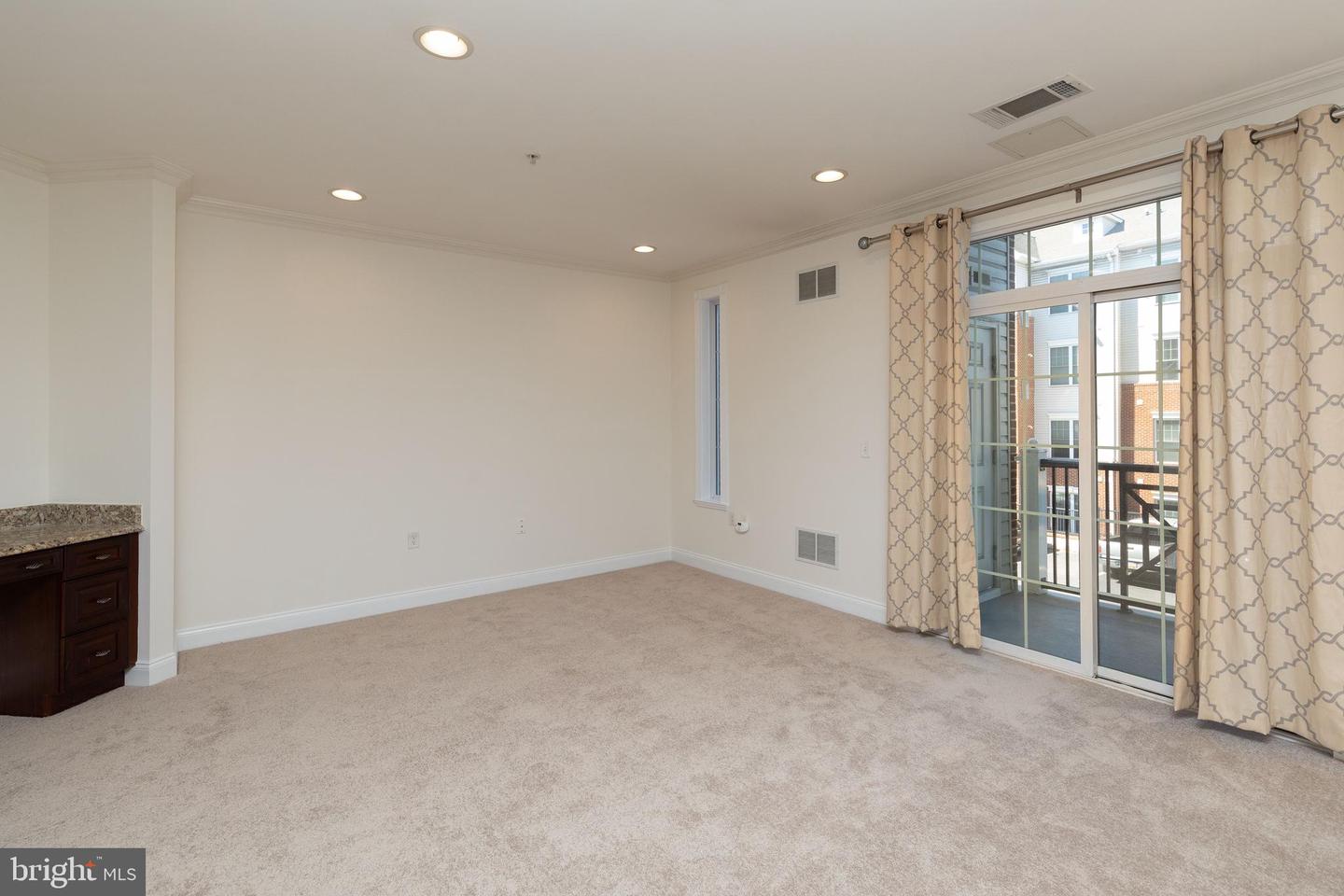 200 W Elm St #1203