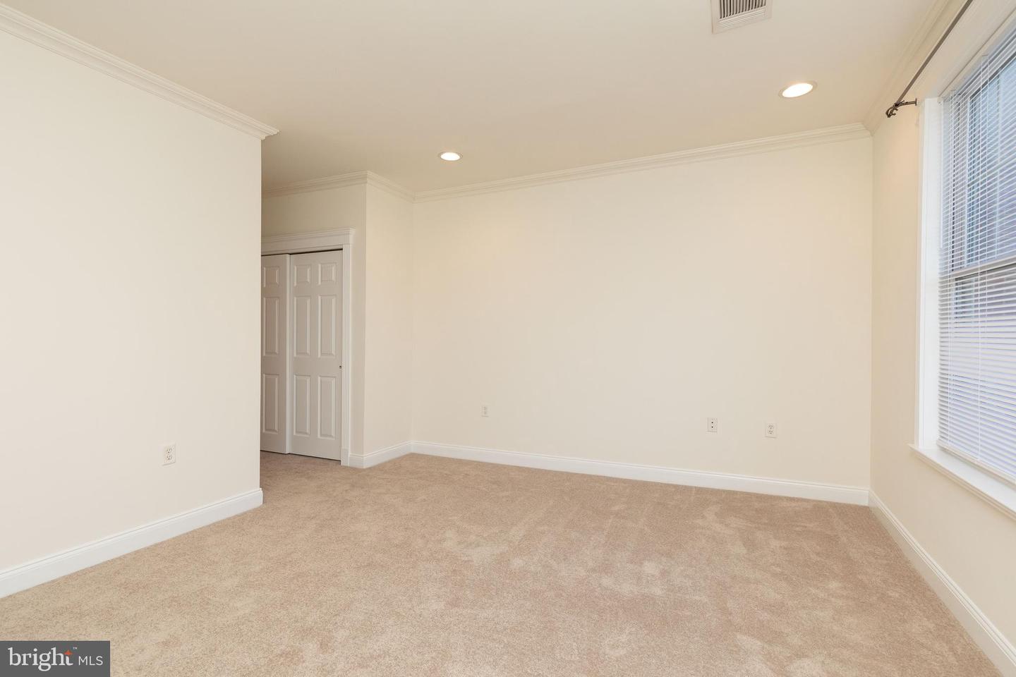200 W Elm St #1203