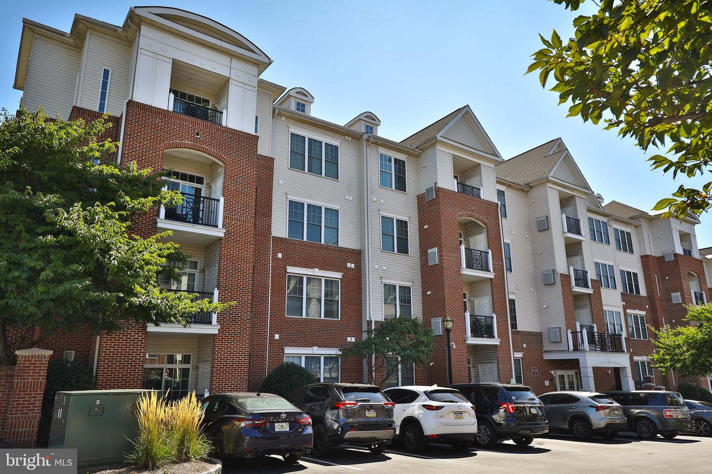 200 W Elm St #1203