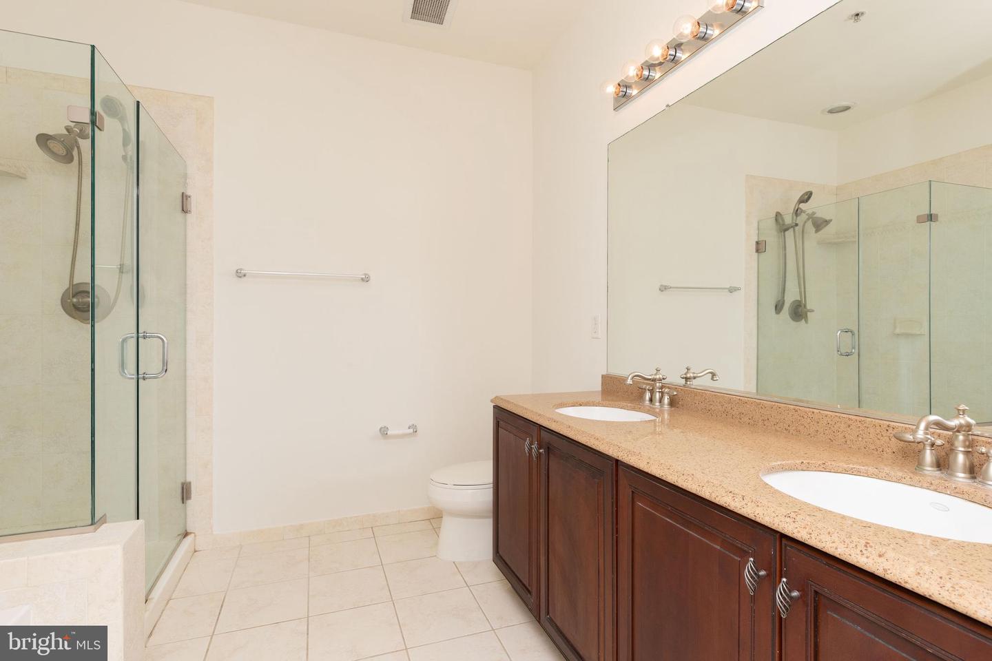 200 W Elm St #1203