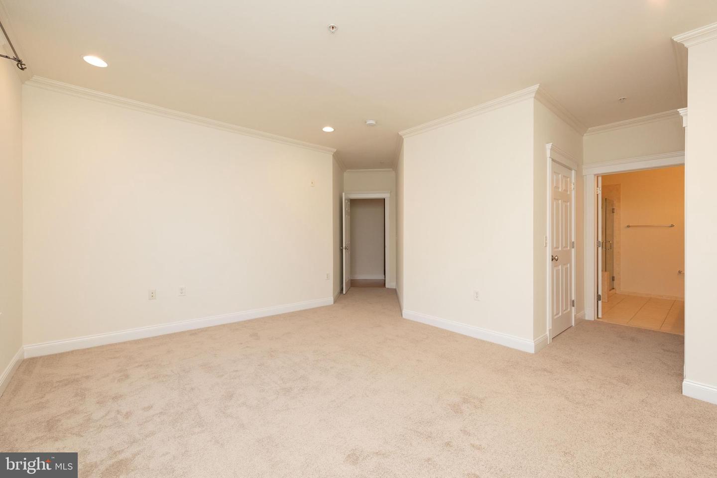 200 W Elm St #1203