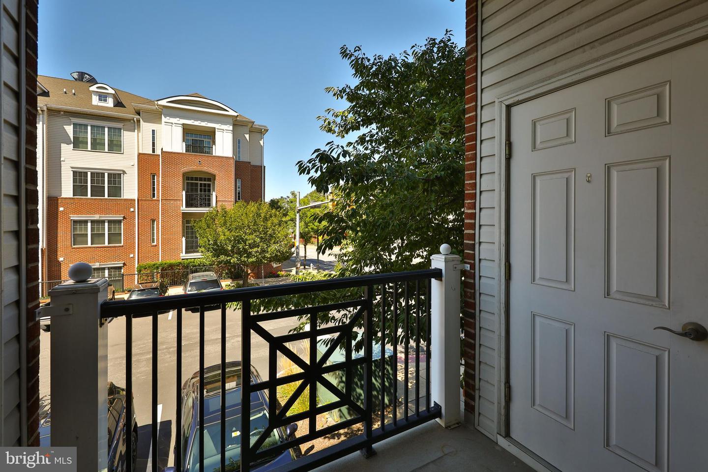 200 W Elm St #1203