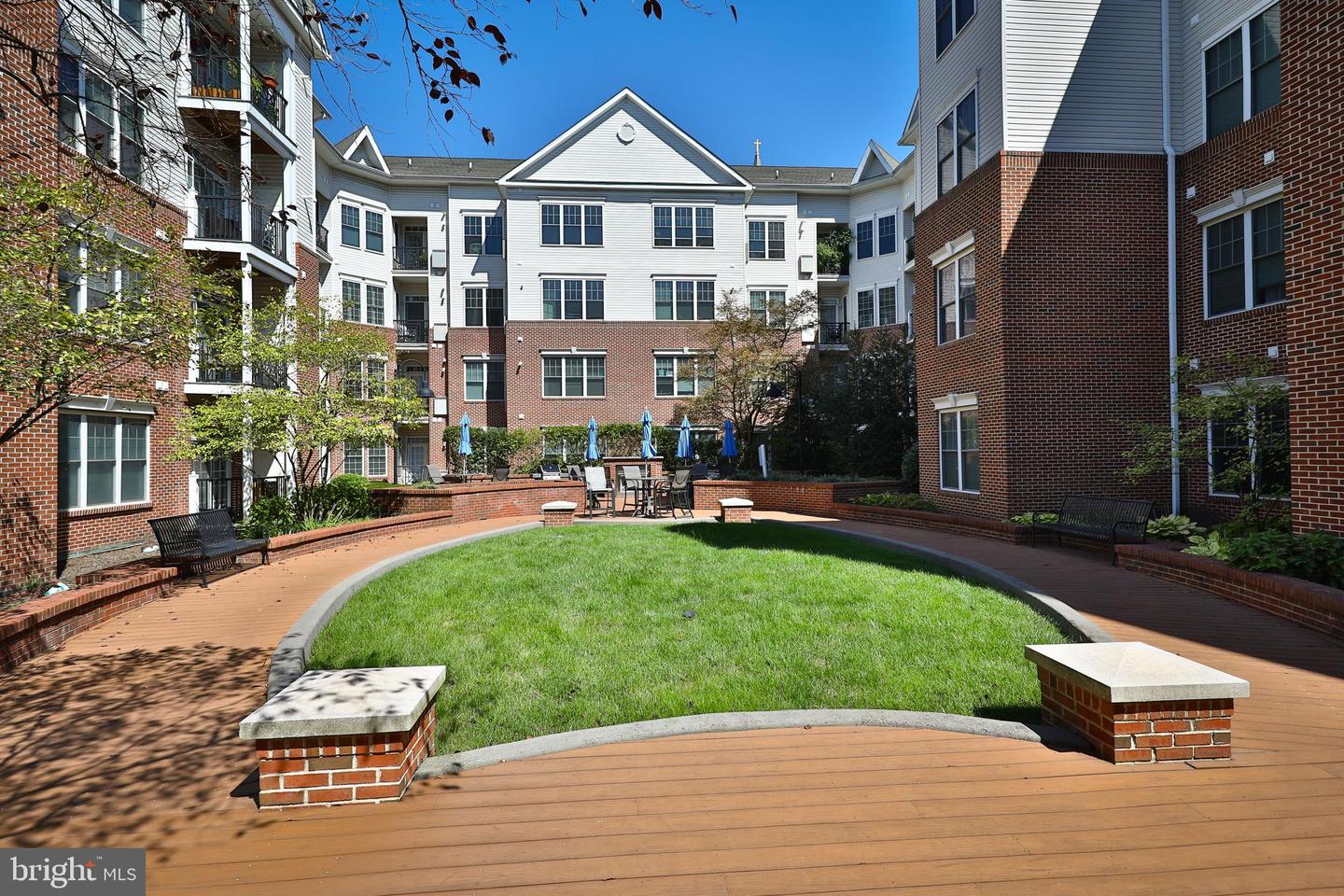 200 W Elm St #1203