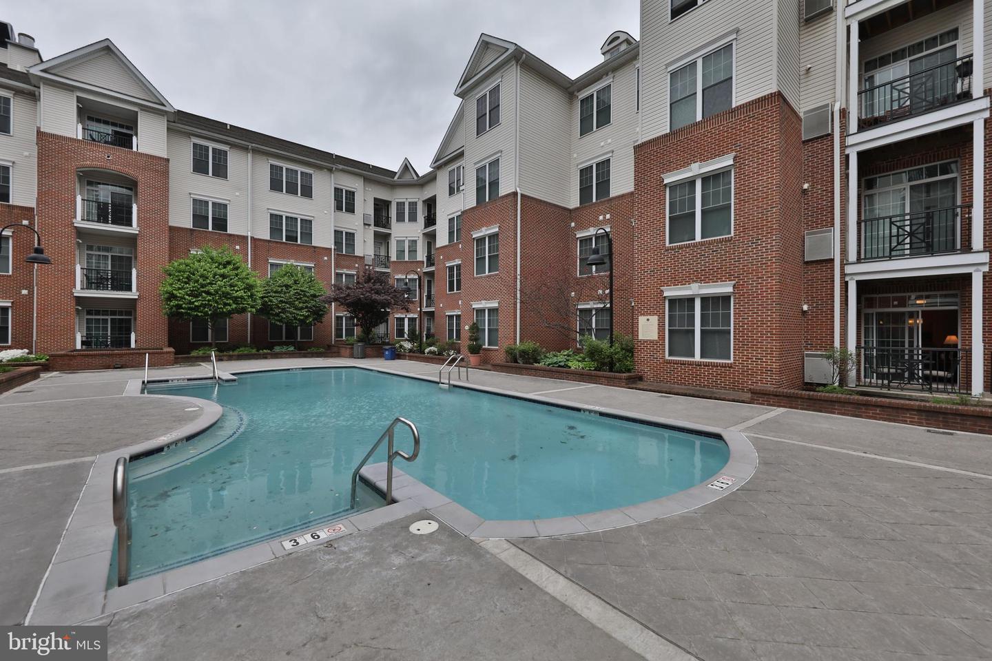 200 W Elm St #1203