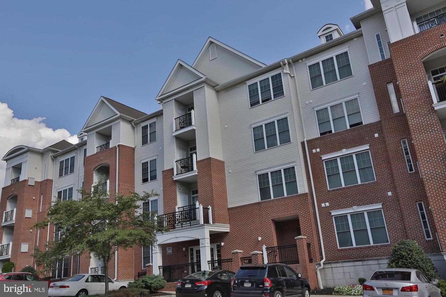 200 W Elm St #1203
