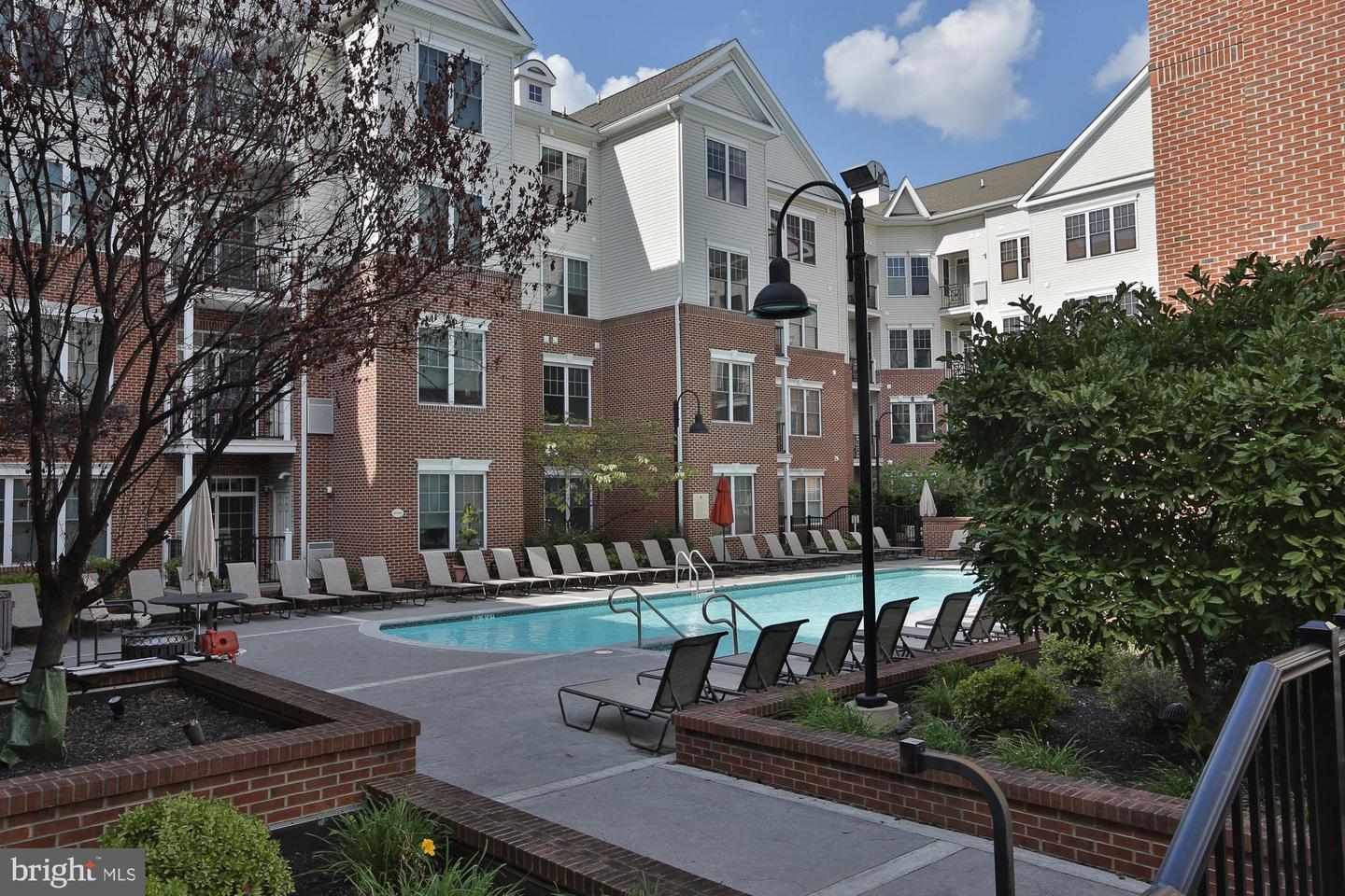 200 W Elm St #1203