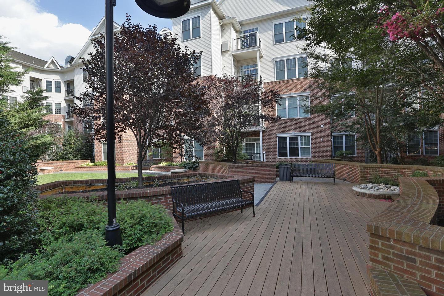 200 W Elm St #1203