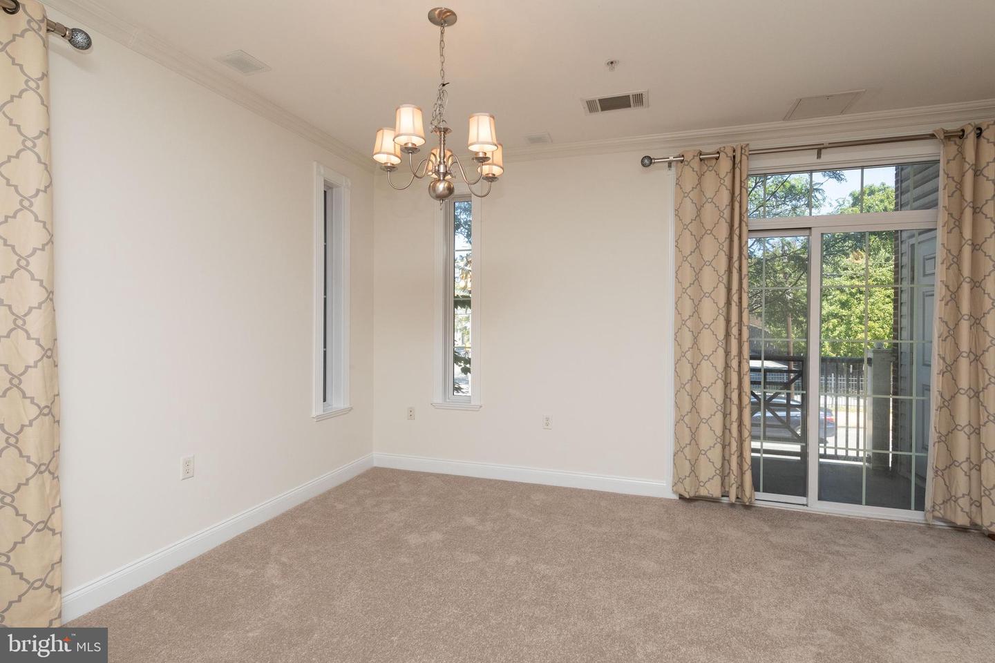200 W Elm St #1203