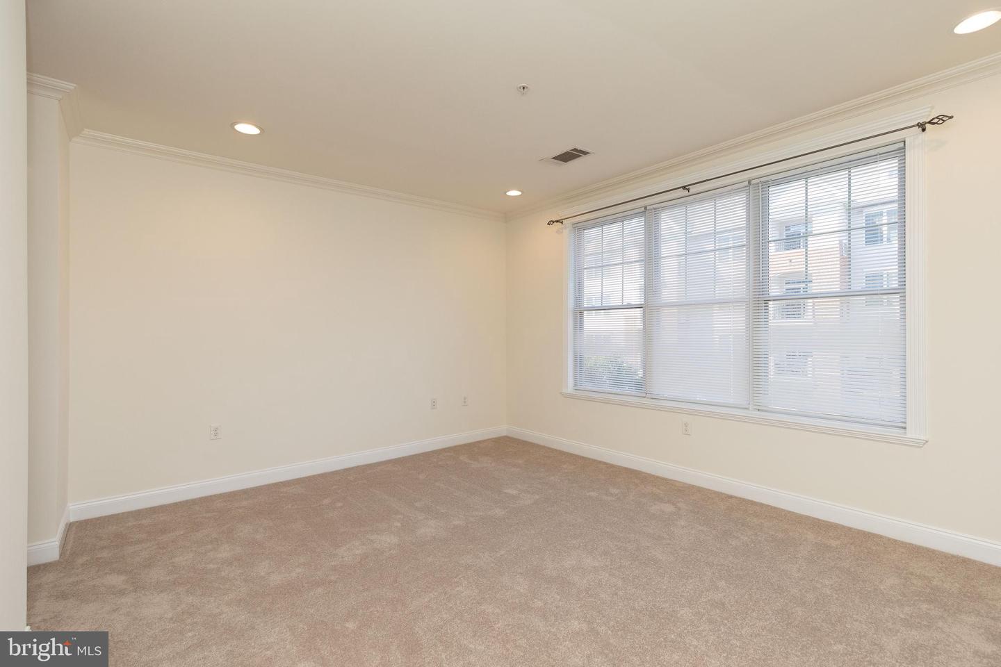 200 W Elm St #1203