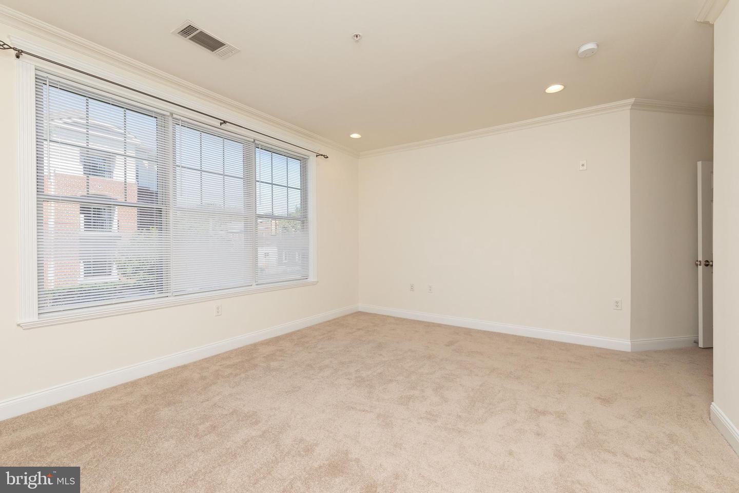 200 W Elm St #1203