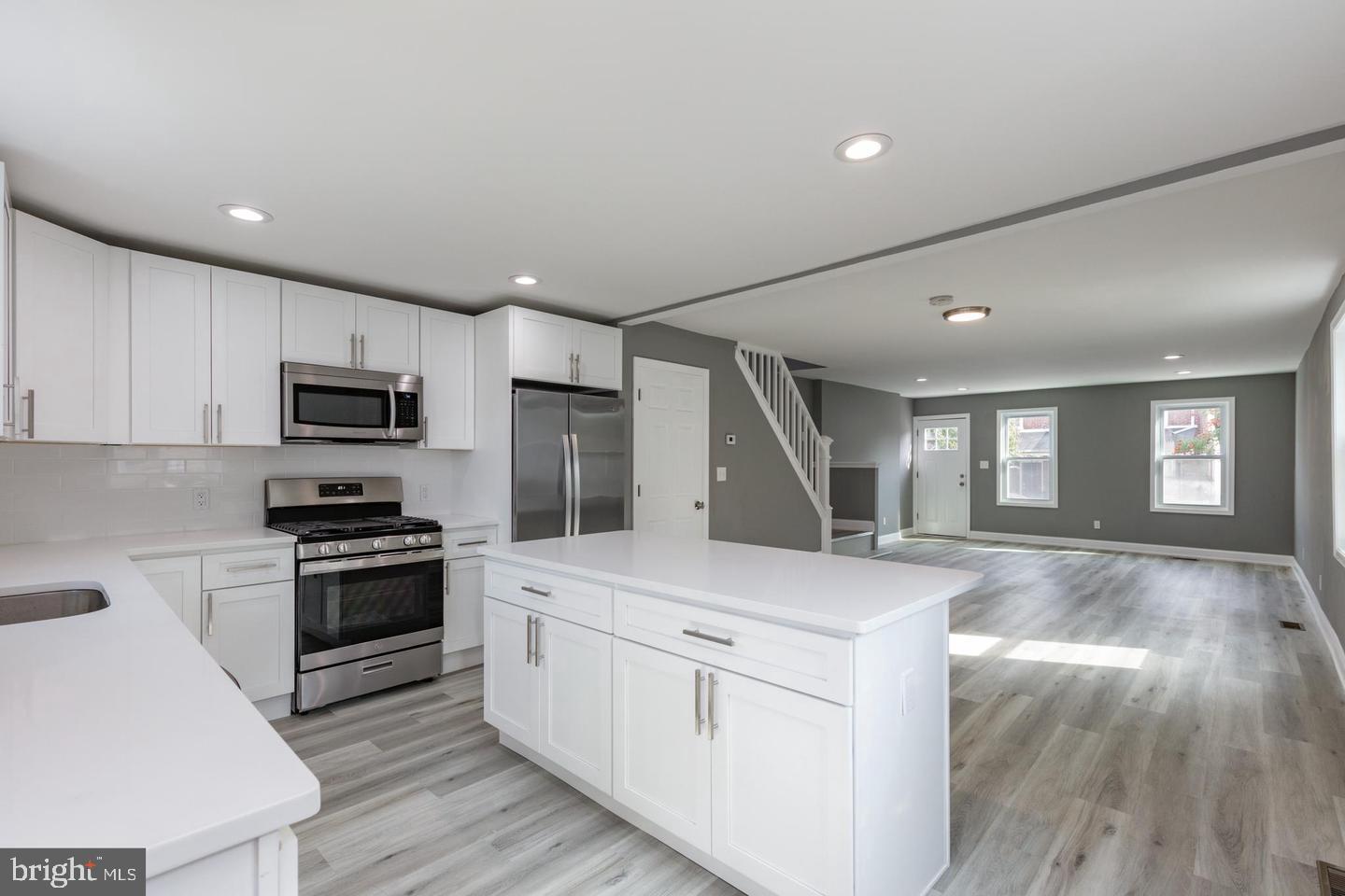 452 Old Elm St