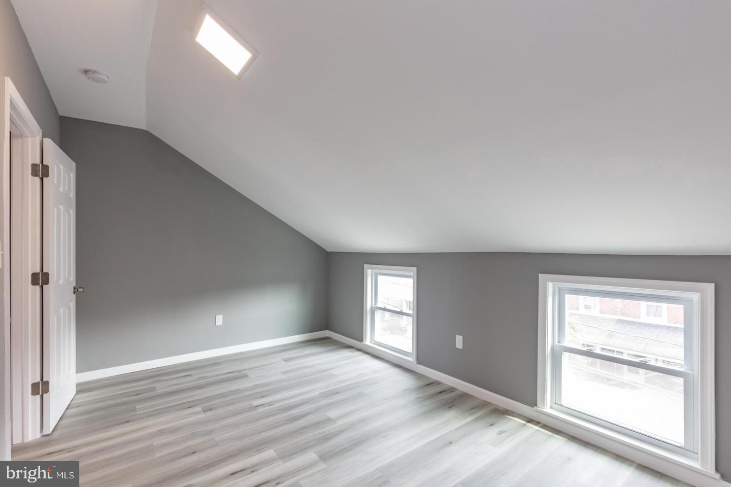 452 Old Elm St