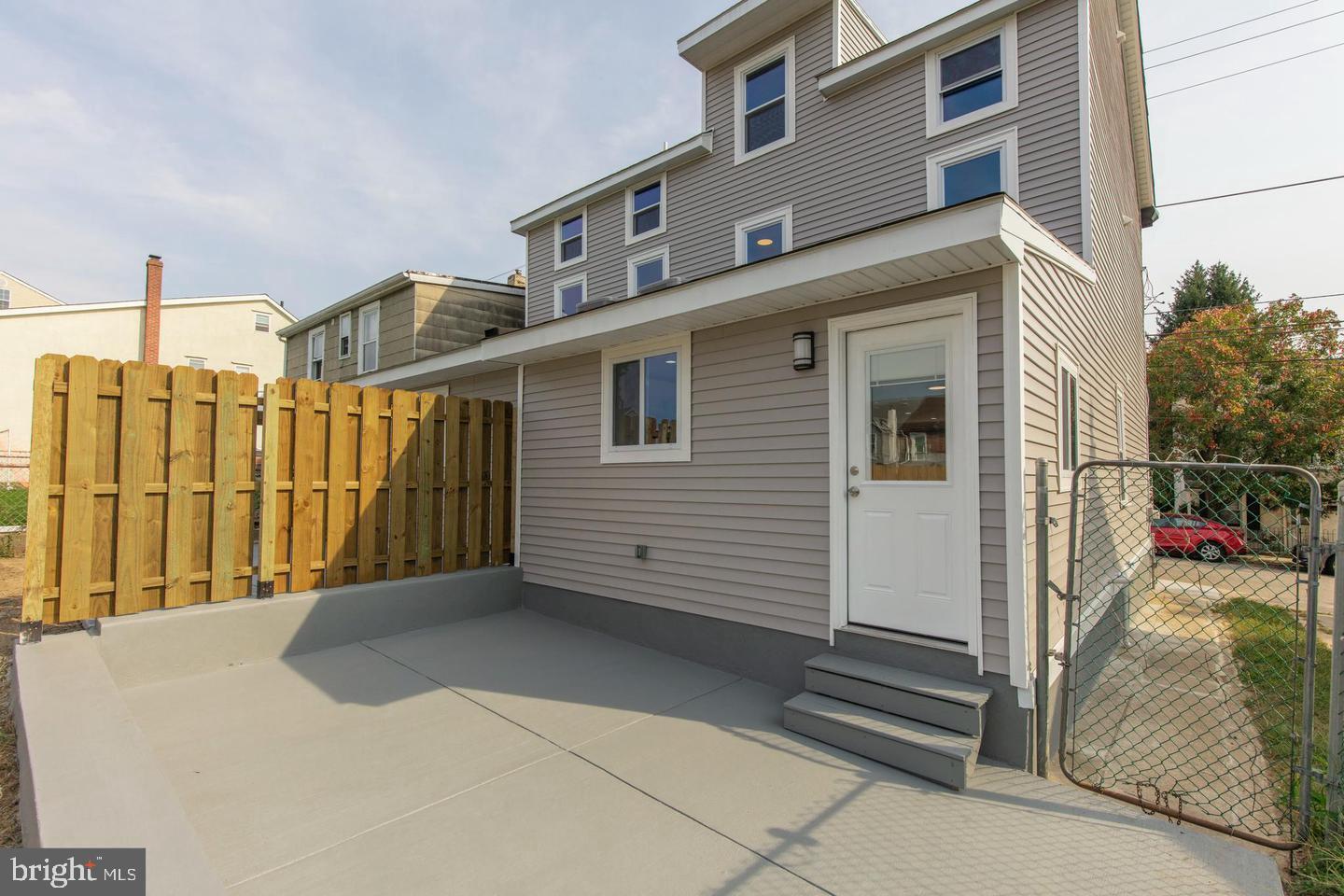 452 Old Elm St