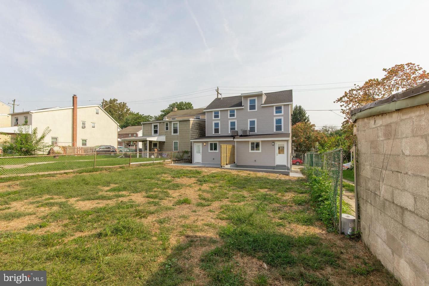 452 Old Elm St