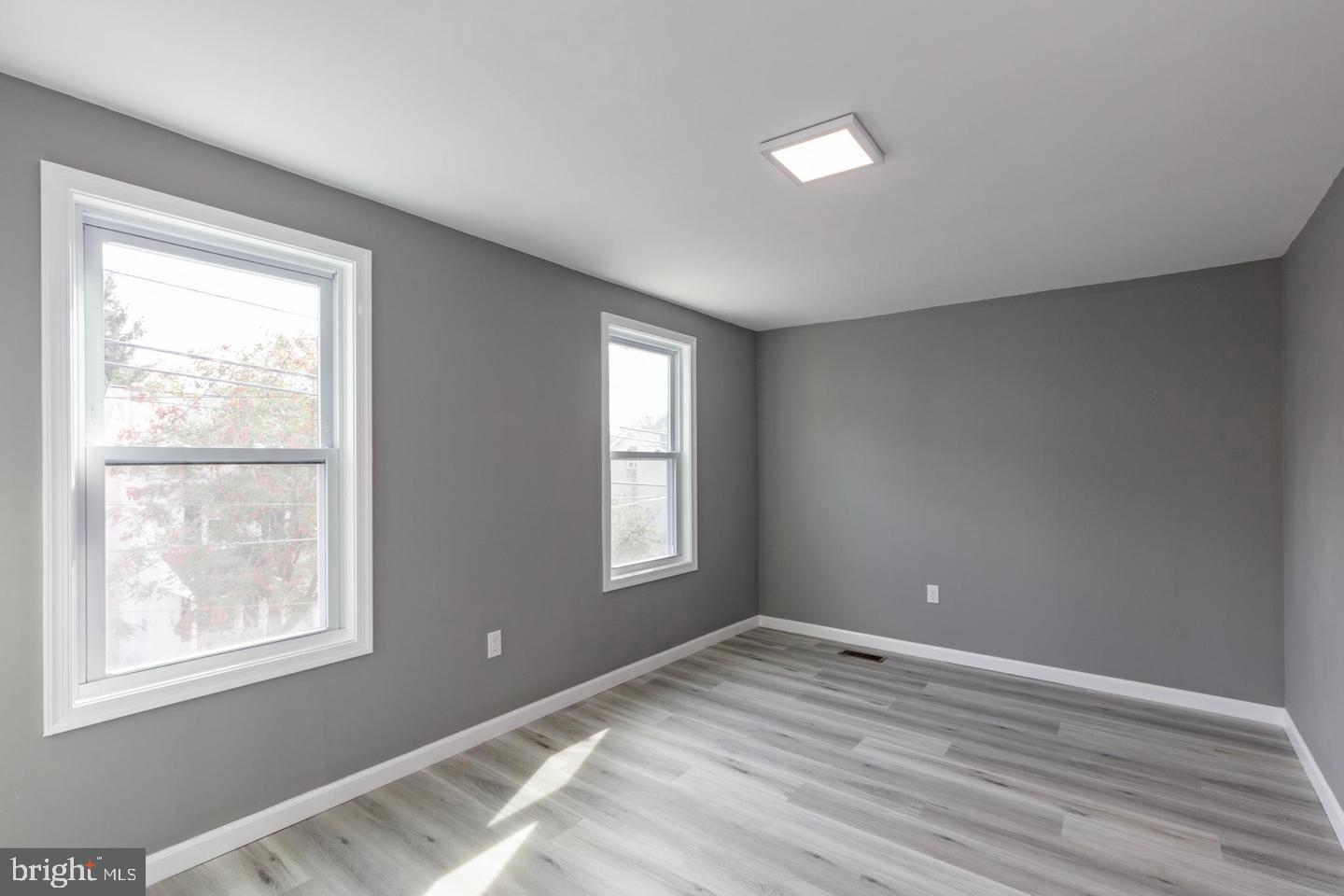 452 Old Elm St